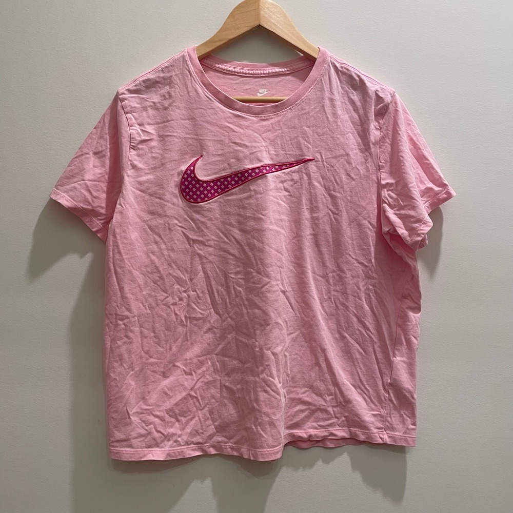 Nike Youth XL Pink Graphic T-Shirt Textured Swoosh Logo DX7916-690 Short Sleeve